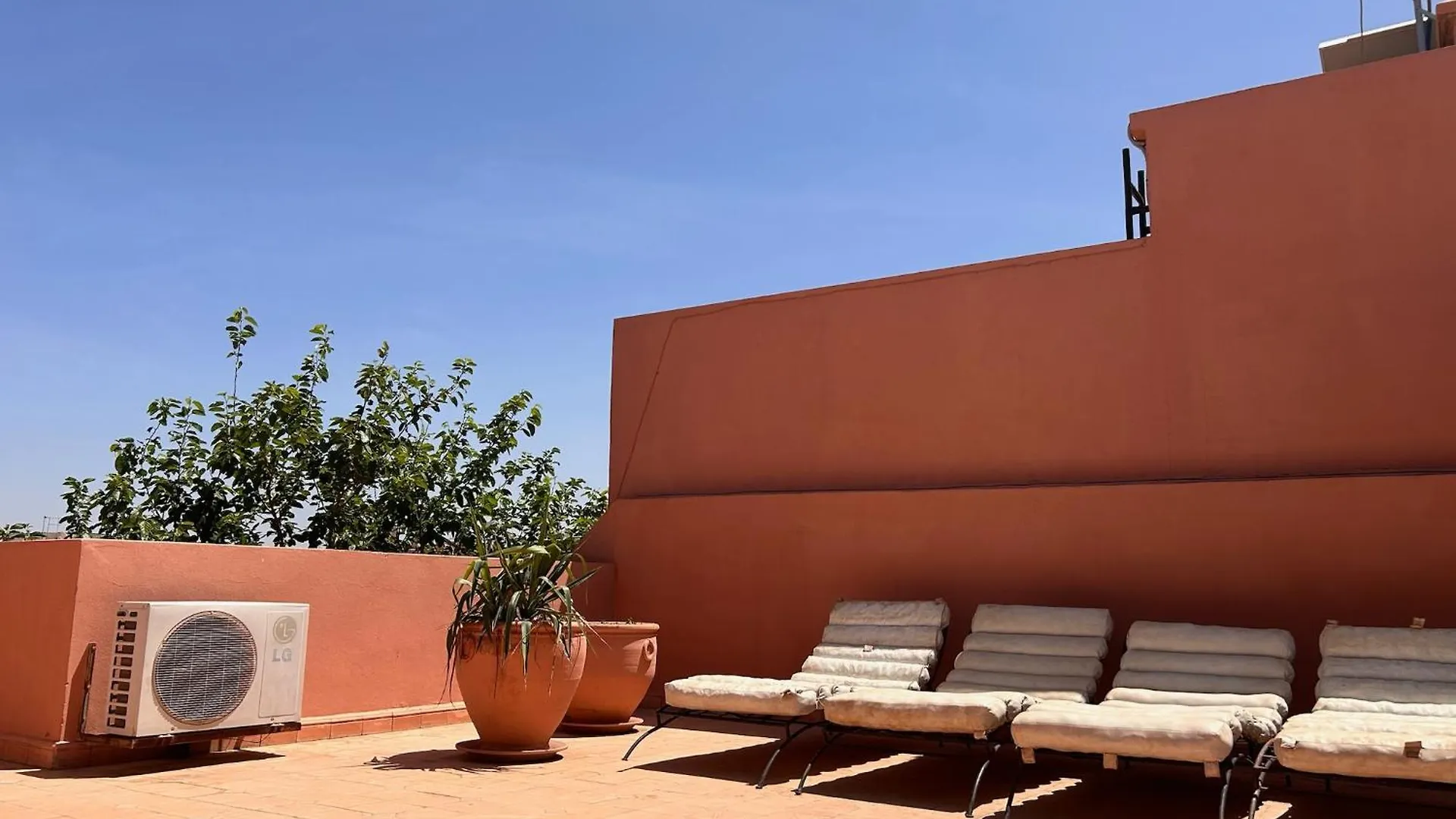Villa Targa Piscine 10 Minutes Du Centre - Ark Realty contacts